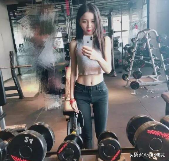 曾一夜收入1753万，被央视点名批评的女主播，如今又复播了？