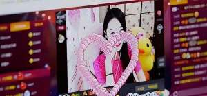 女主播户外勾引(主播二嫂落网回顾：曾设计与男司机拍摄户外视频，播放量高达百万)