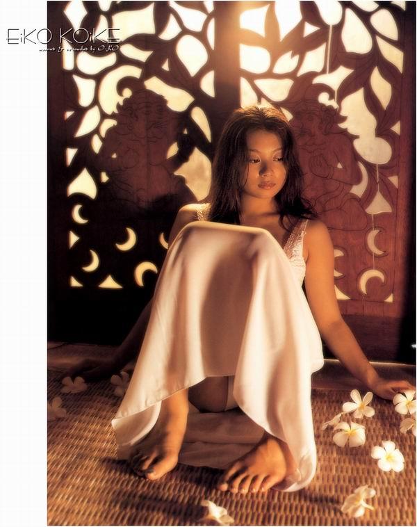 这身材着实炸裂！43岁小池荣子，日系女神性感得无可救药啊！