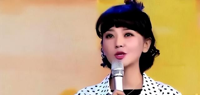 央视著名主持人和大8岁领导闪婚，婚后分居多年，她过得幸福吗？