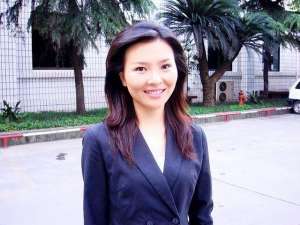 女主播与张杨(2008年，那个播报汶川地震时流泪的女主播宁远，如今怎么样了？)