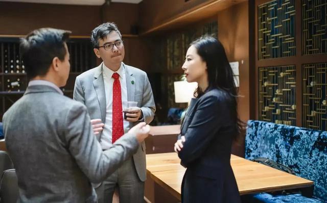 地产老总被金融美女举报搞多人运动，集团回应两个月前已解除合同