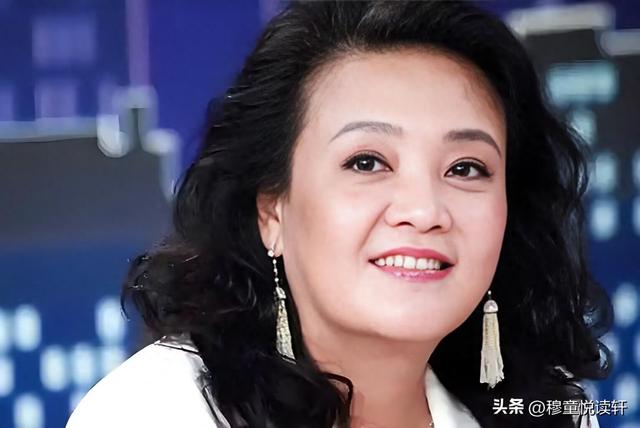 67岁的张兰在厨房间直播,不服输的女人,在哪儿都能重新站起来