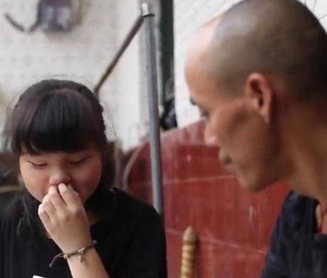 此人靠“光头强”走红，娶网红开豪车，后媳妇跑路，开摩的讨生活