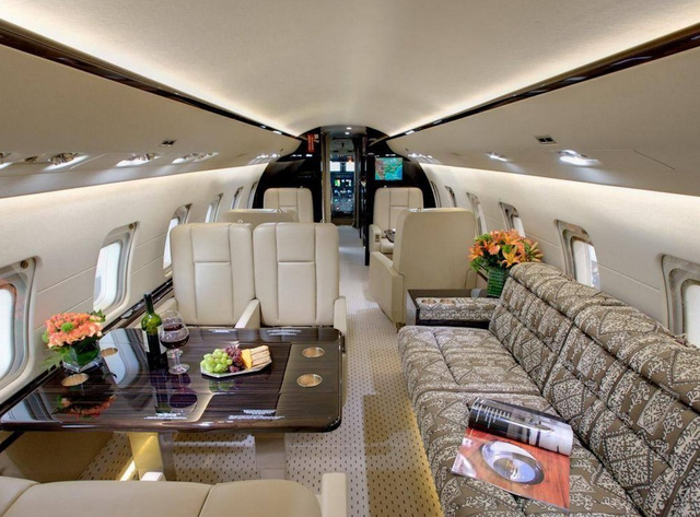 赵本山女儿逼汪涵喊她“球姐”,目中无人直播炫富惹人嫌