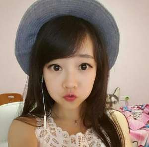 女主播唱的(盘点人美声甜的女主播：冯提莫唱神曲《小鸡哔哔》)