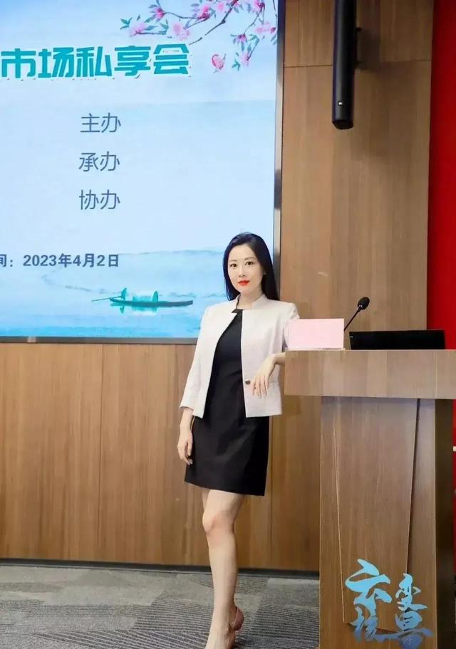 地产老总被金融美女举报搞多人运动，集团回应两个月前已解除合同