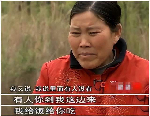 武汉矿场芦苇荡传出求救声，一女子深陷沼泽中，救援发现竟是孕妇