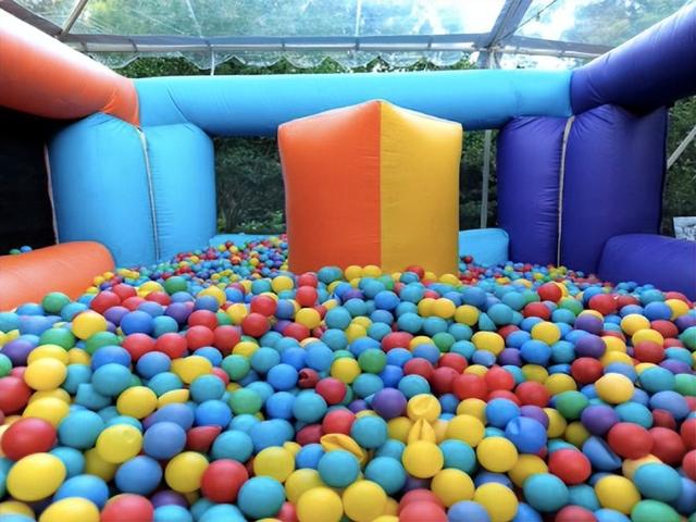 顶流女主播自曝靠睡觉直播一天能狂揽十万，这钱简直来得太容易…