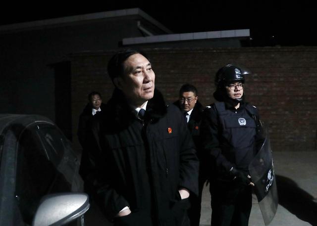 “冬季迅雷,攻坚执行”——平谷法院开展涉民生案件夜间集中执行活动