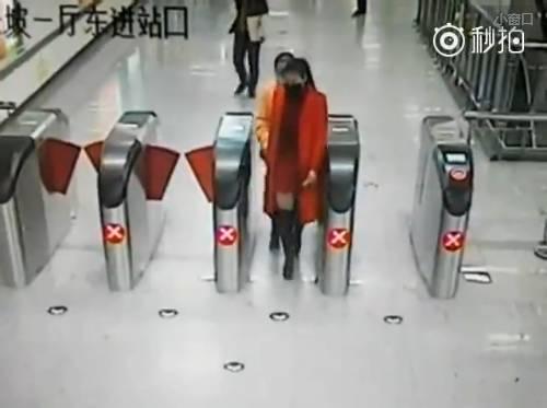 最陕西｜手榴弹砸核桃！陕西人的生存能力你服不服？