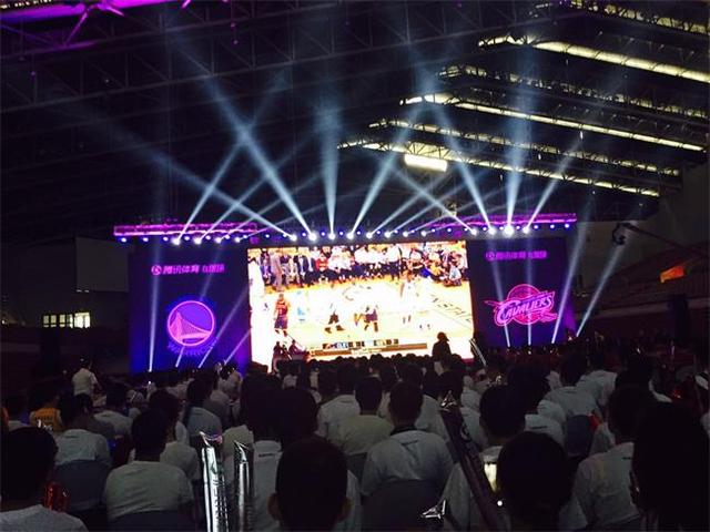 组织一场千名学生的看球趴，要的是NBA球迷更加年轻化