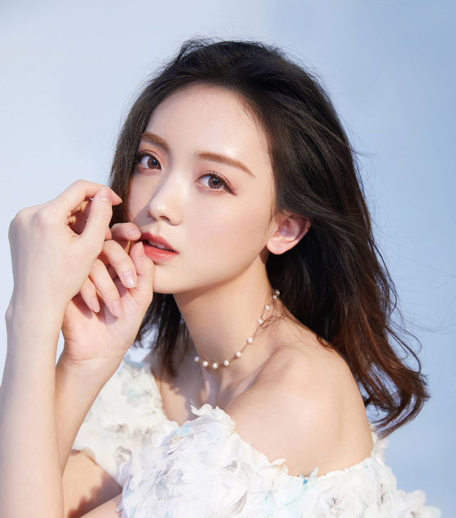 虎牙新王者一姐诞生？宝藏女孩灵儿大秀操作，原来萌妹也可以很强