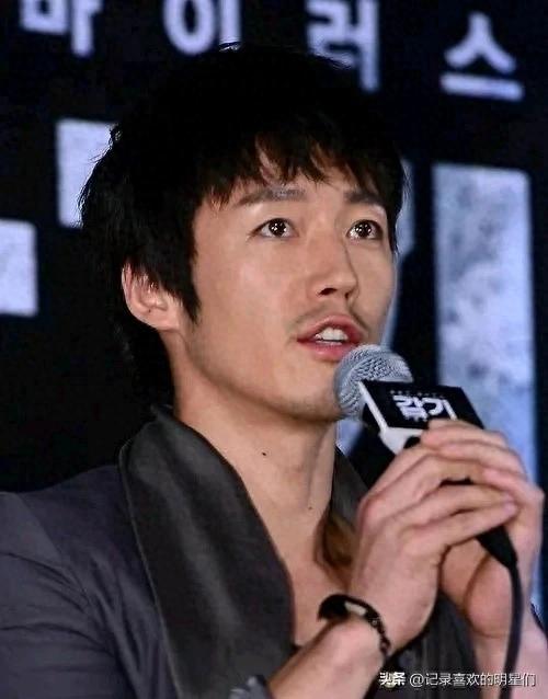 年近45岁的张赫依旧少年感满满，他的少年感来源于什么地方？