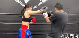 日本小姐姐直播做引体向上，吸引众多网友围观：这很强势