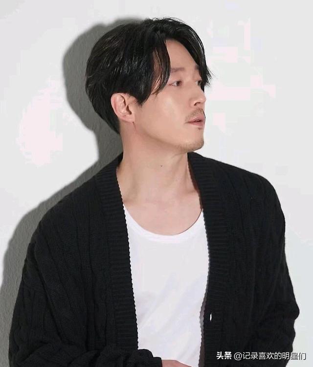 年近45岁的张赫依旧少年感满满，他的少年感来源于什么地方？