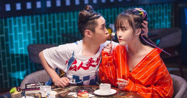 赵本山女儿逼汪涵喊她“球姐”,目中无人直播炫富惹人嫌