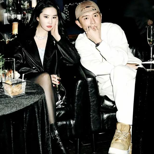 武汉唱K夜，刘亦菲与檀健次、龚俊、金靖嗨翻全网！