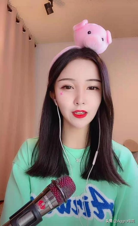 曾一夜收入1753万，被央视点名批评的女主播，如今又复播了？