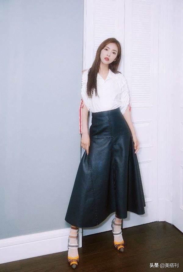 看不懂的时尚?林允儿穿高跟鞋配白袜子,时髦不怪异演绎另类时尚