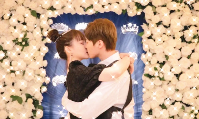 赵本山女儿逼汪涵喊她“球姐”,目中无人直播炫富惹人嫌