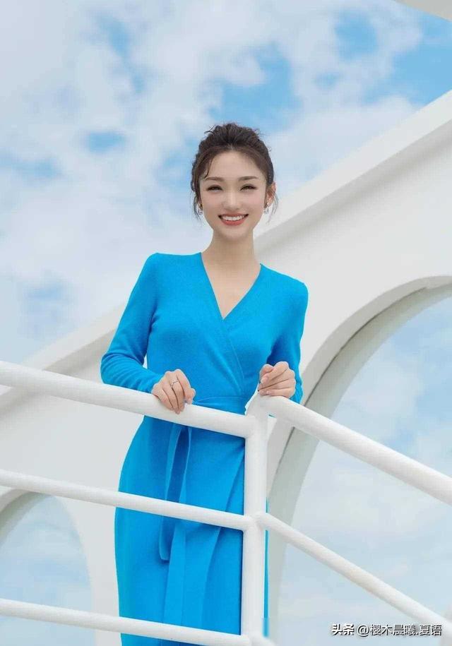 笑起来最好看的女主持人，央视电影频道当家花旦蓝羽，你认同吗？