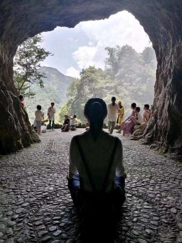 长时间戴口罩浑身不适？美女瑜伽教练带你练独创呼吸操，快速平静身心