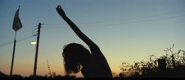 详解韩国高分电影《燃烧》中的现实讽刺和存在意义