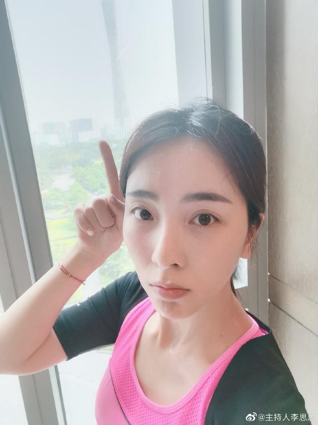 33岁主持人李思思晒出运动后素颜照,年轻的还像二八少女