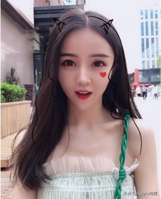 曾一夜收入1753万，被央视点名批评的女主播，如今又复播了？