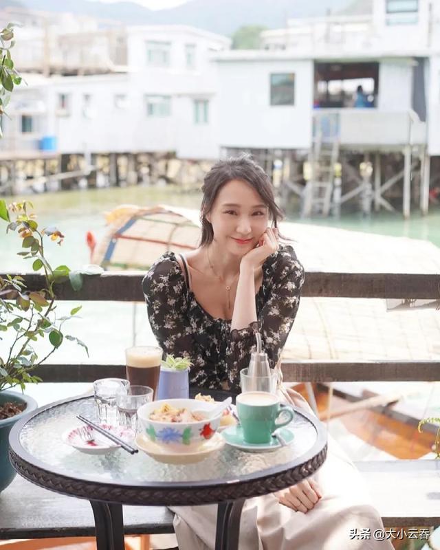 TVB一线主持女友三点式泳衣索到爆，样靓身材正，不出道好浪费