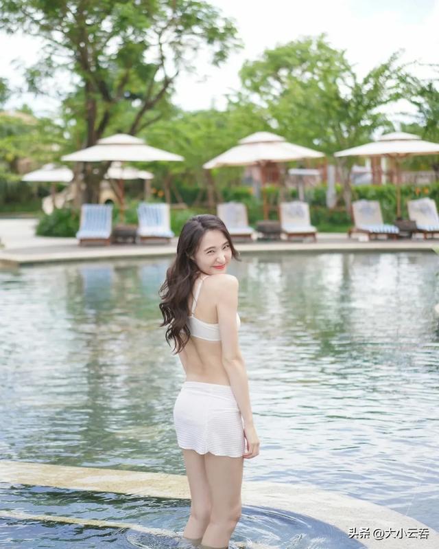 TVB一线主持女友三点式泳衣索到爆，样靓身材正，不出道好浪费