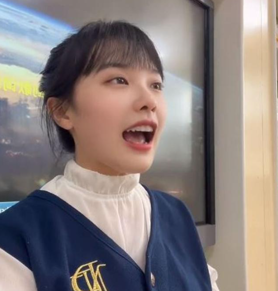 挖呀挖女幼师现状曝光：住豪宅别墅开豪车，不直播靠广告赚钱