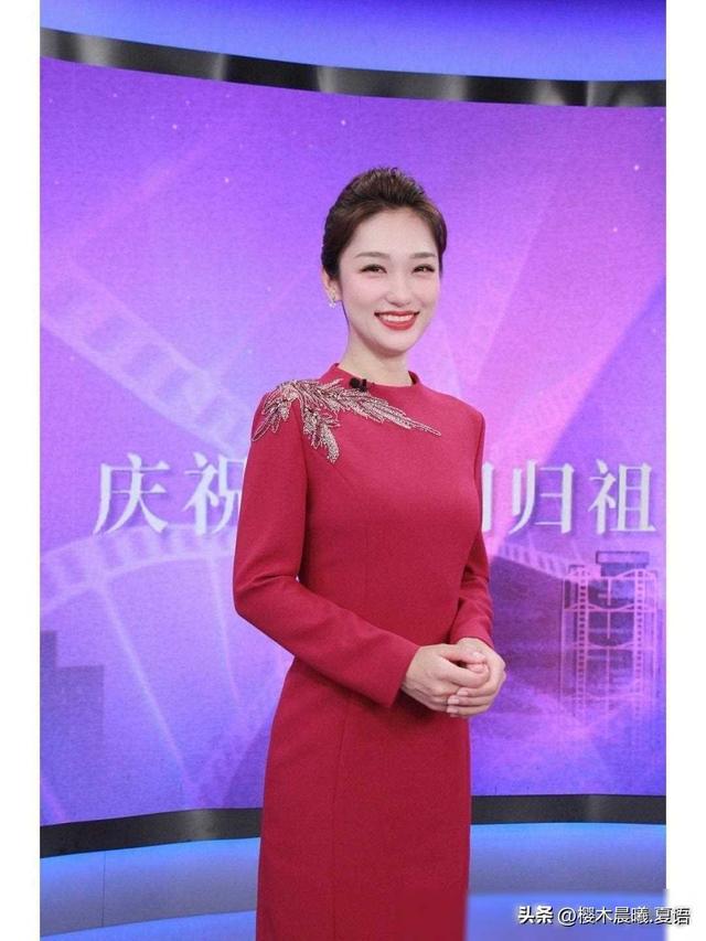 笑起来最好看的女主持人，央视电影频道当家花旦蓝羽，你认同吗？