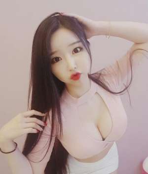 斗鱼e杯女主播(南韩超级长腿女E杯主播세희IG最近生活秀)