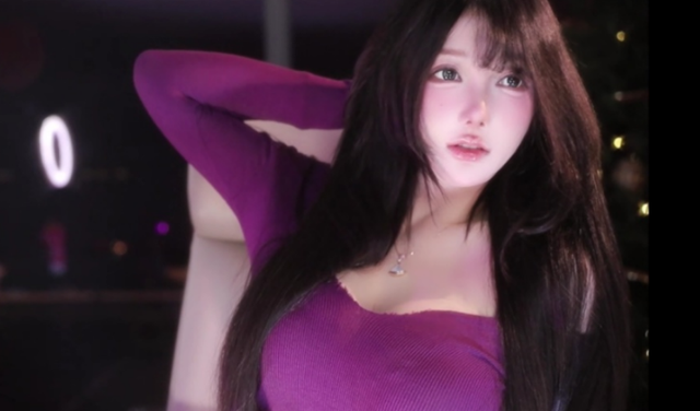 元宵节女主播米娜穿紫色吊带热舞,直言所谓酒后乱都是有预谋的