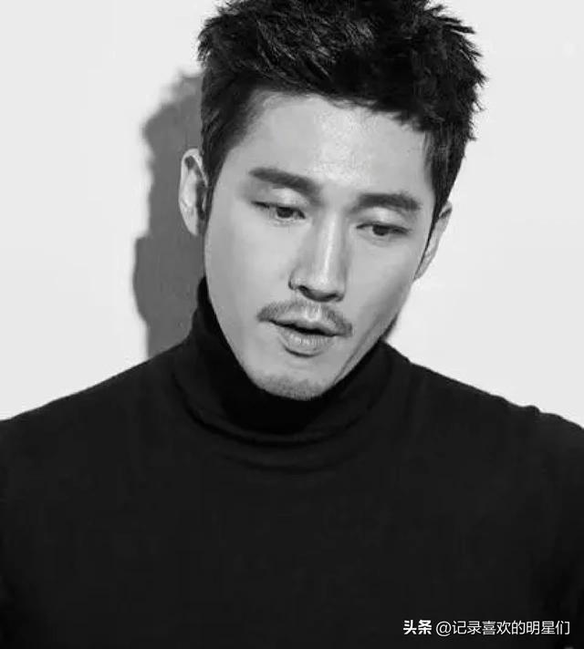 年近45岁的张赫依旧少年感满满，他的少年感来源于什么地方？