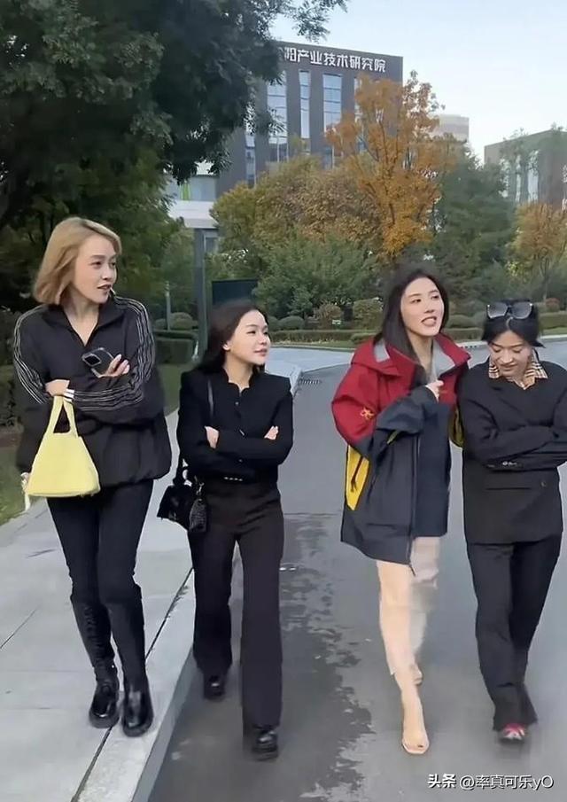 三只羊女主播停播后集体现身，素颜的她们显露真面目，实在辣眼