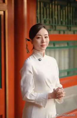 央视最丰满女主播(真带劲离开央视的主持人李思思，丰满了，变成胸大腰细的美娇娘)