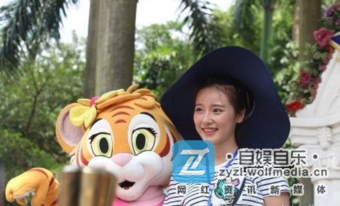 YY夏可可长隆直播，大秀性感身材！