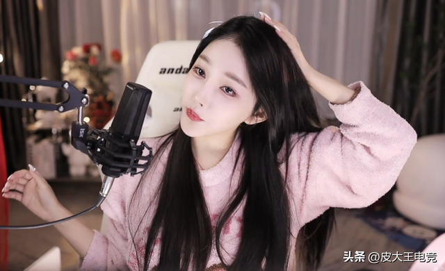 女主播被家里催婚,直言刷到榜一可以培养感情,不结婚是因为自卑