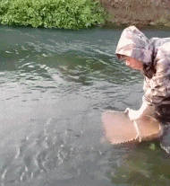 “弟弟的女同学才初一，都这么早熟了吗？”哈哈哈