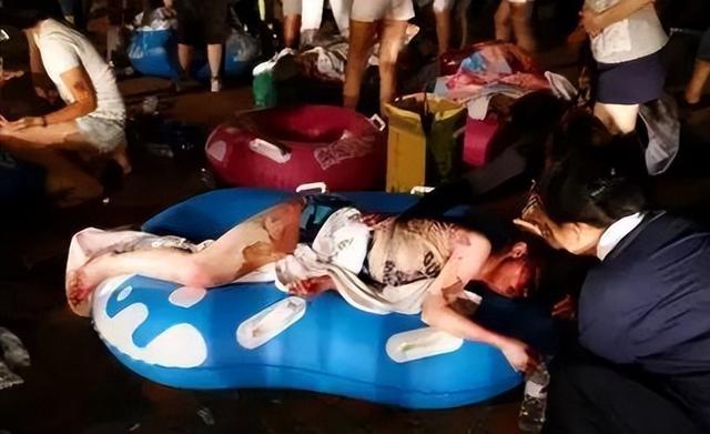 “老公水开了,帮我倒面粉吧”,只是随口一句,瞬间家毁人亡