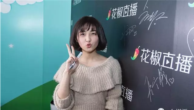 从很黄很暴力到拼颜值、比社交，她们如何凭小黑屋，麦克风，摄像头，赚取时薪10万块！