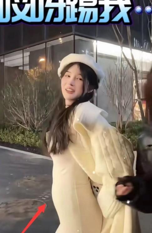 小杨哥辛巴闹大了！沫沫近照惊人，肚子隆起明显！网友炸锅了