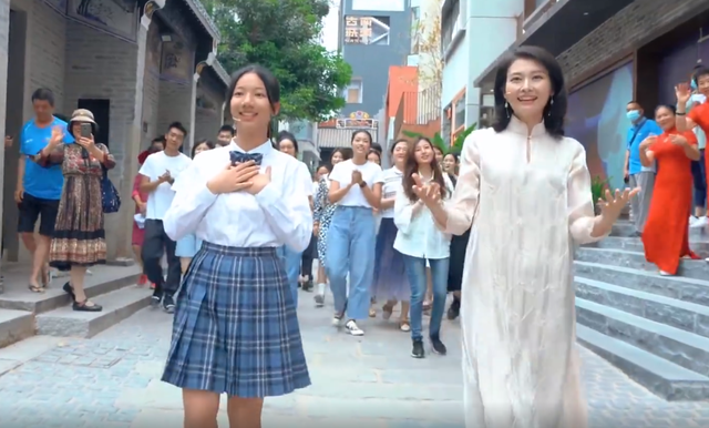 好听！李云迪与初中生百万up主宣宣破壁合作 整条街都沸腾了