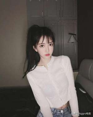 美女主播脚丫(斗鱼女主播双腿淤青直播，被观众质疑，无奈晒出练舞视频自证)