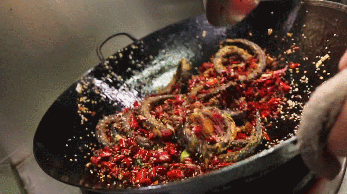 “掐着头，捏着腰，顺着脖子往下薅”，打一美食