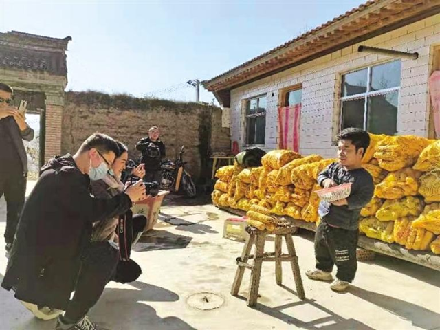 小身材大能量 定西“迷你”主播史乾禄直播带货助乡亲共同致富