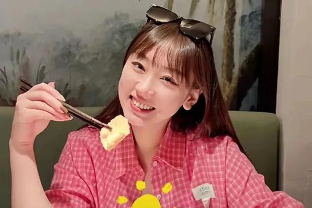 楠楠,一位暖心的幕后导演,吃了她的酸菜饺子的花瓶却没带走她。